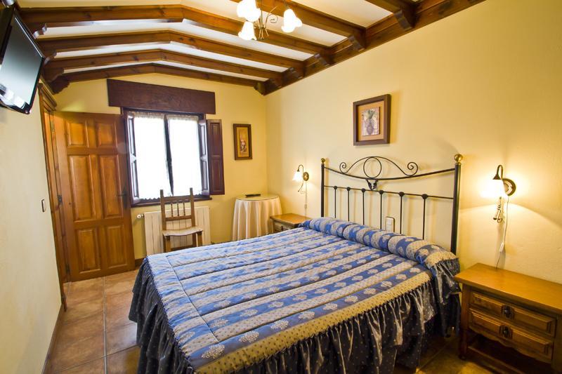 Hospedaje Granada San Vicente De La Barquera Habitación foto