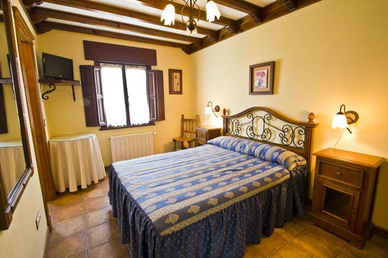 Hospedaje Granada San Vicente De La Barquera Habitación foto