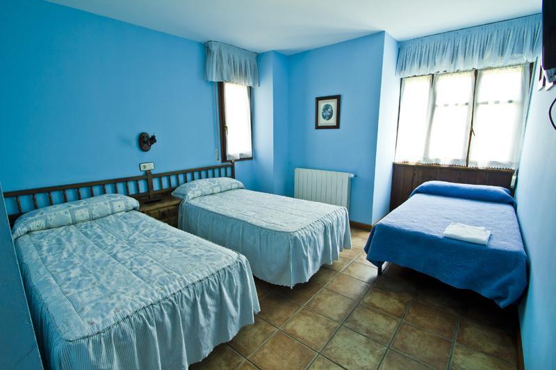 Hospedaje Granada San Vicente De La Barquera Habitación foto