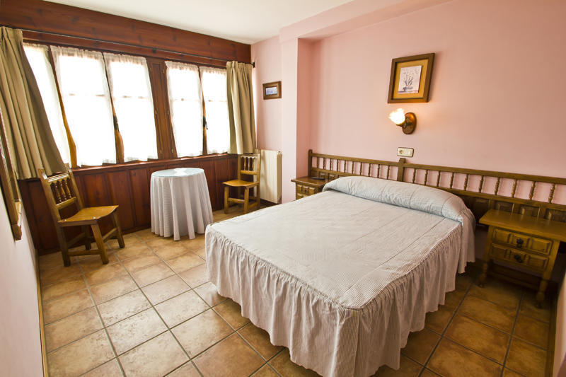 Hospedaje Granada San Vicente De La Barquera Habitación foto
