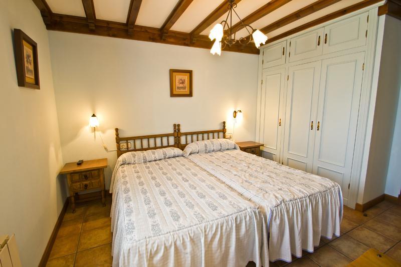 Hospedaje Granada San Vicente De La Barquera Habitación foto