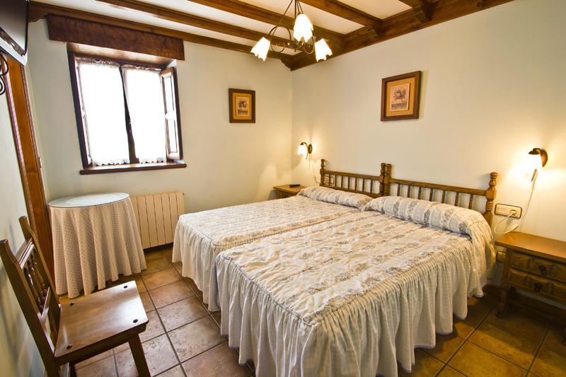 Hospedaje Granada San Vicente De La Barquera Habitación foto